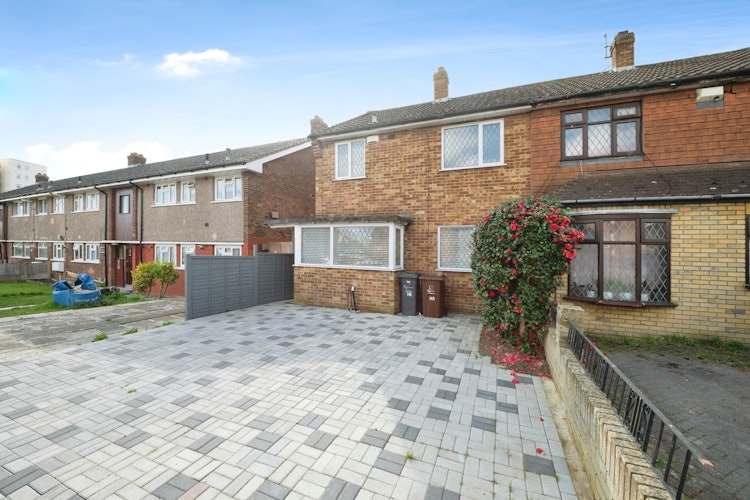 3 bedroom semi-detached house