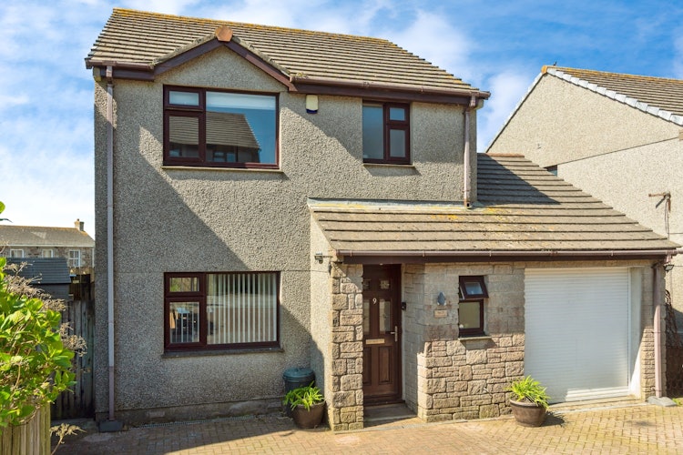 3 bedroom detached house