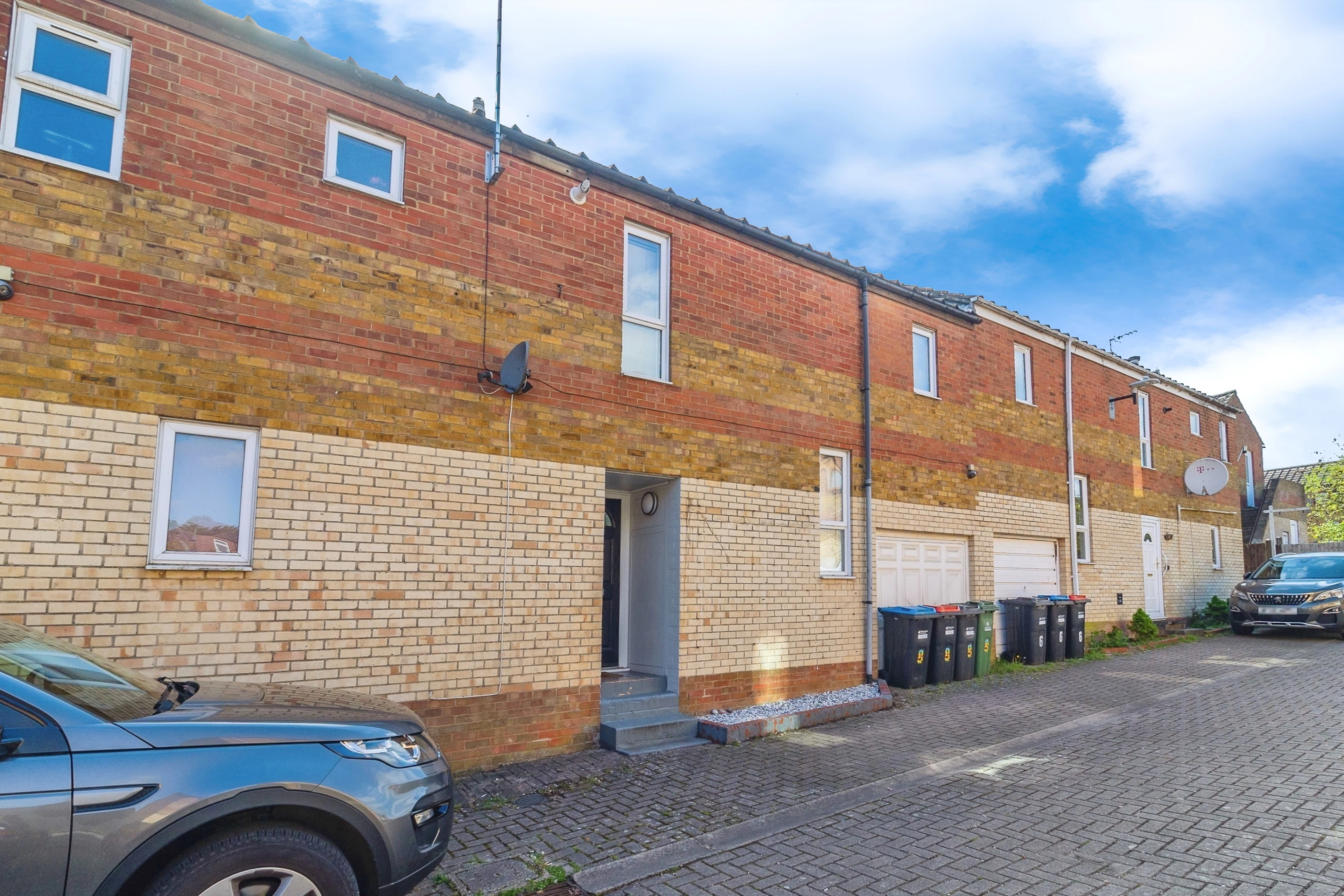 Plumstead Avenue, Milton Keynes