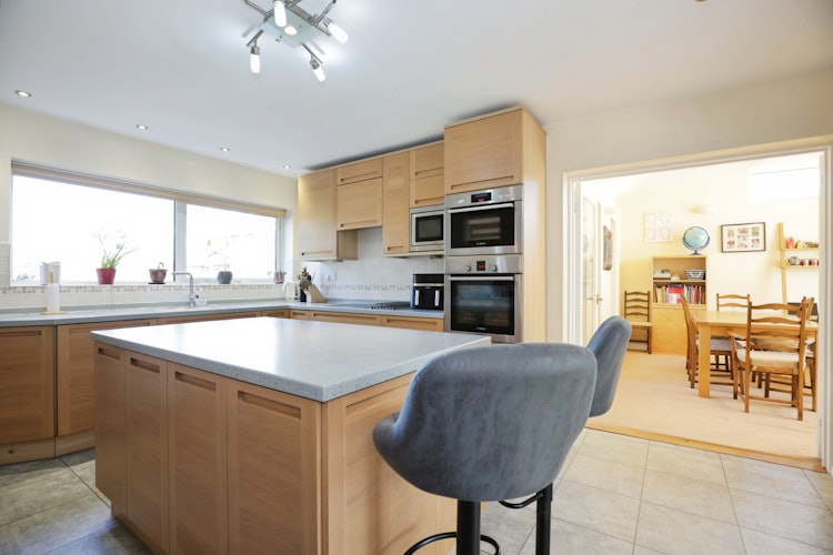 4 bedroom detached house