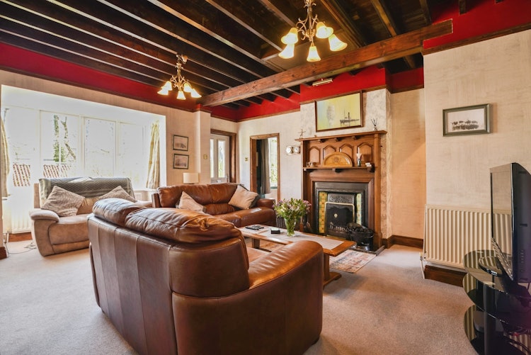 5 bedroom semi-detached house