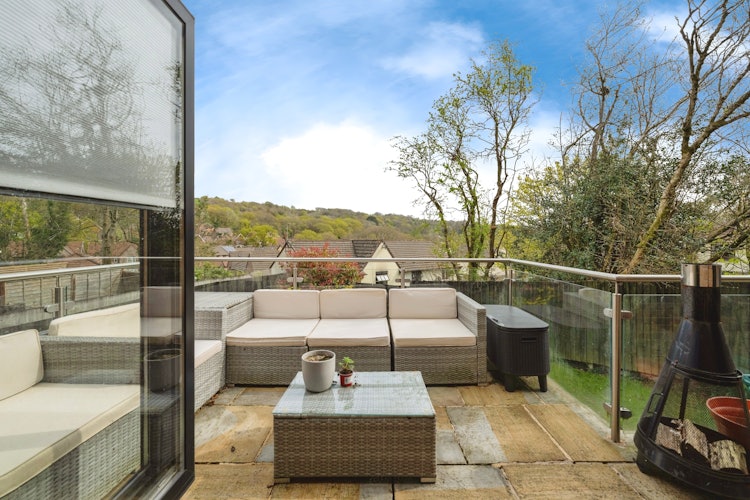 3 bedroom detached house