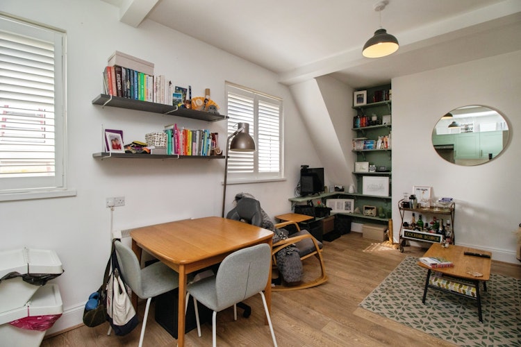 2 bedroom flat