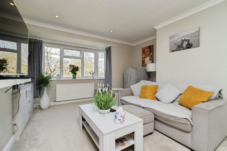 2 bedroom maisonette