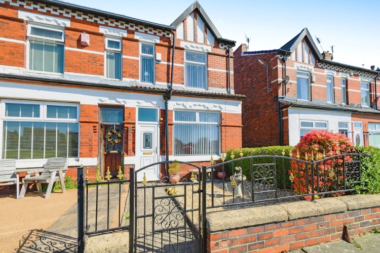 3 bedroom end of terrace house
