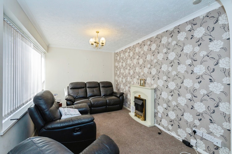 3 bedroom end of terrace house