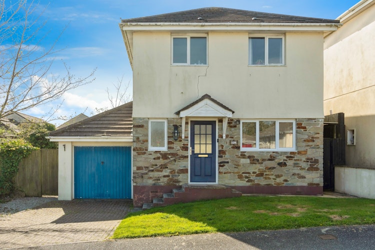 3 bedroom detached house