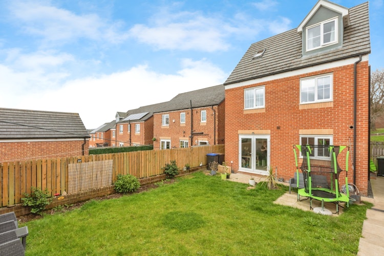 4 bedroom detached house