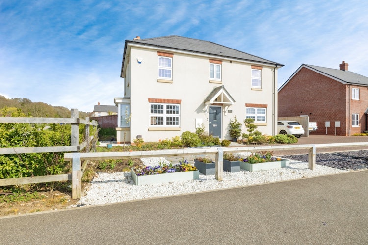 4 bedroom detached house
