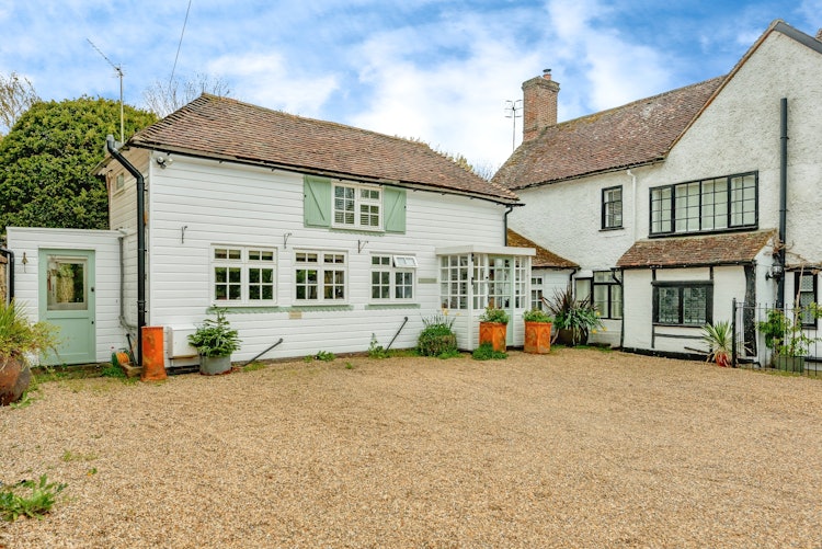 3 bedroom detached house