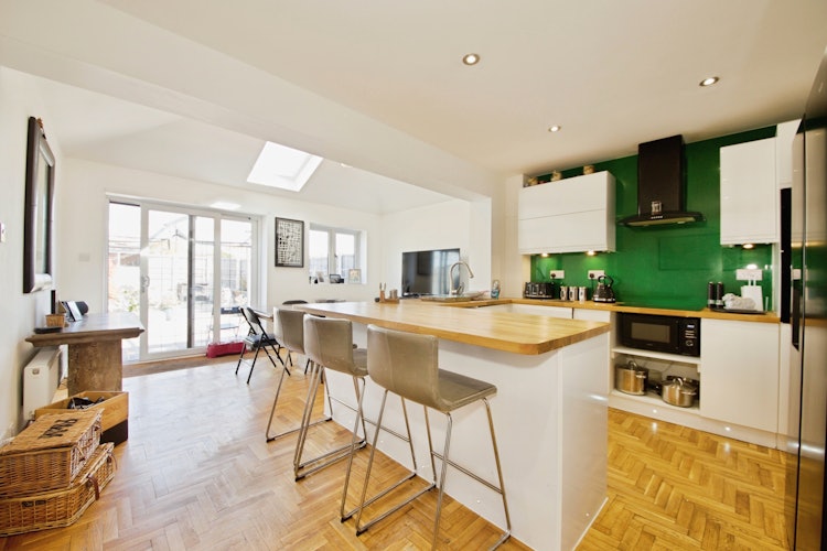 3 bedroom end of terrace house