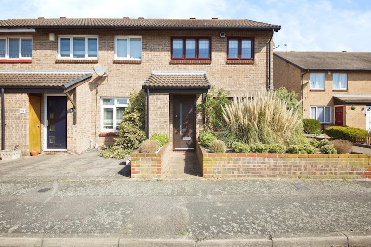3 bedroom end of terrace house