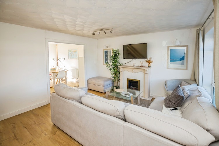 3 bedroom detached house