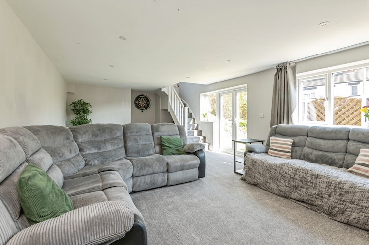 3 bedroom end of terrace house