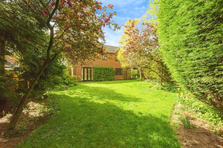 4 bedroom detached house