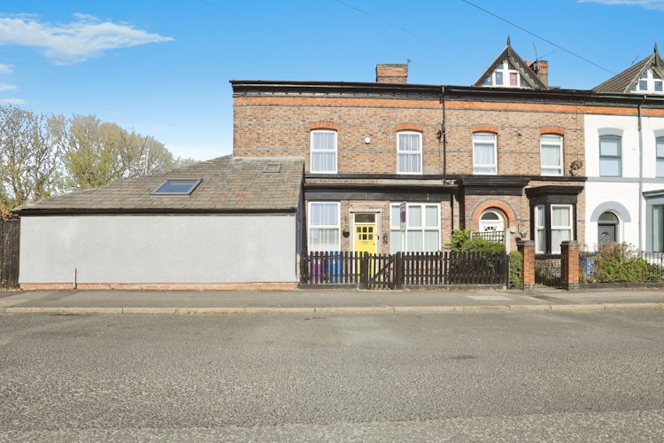 2 bedroom end of terrace house
