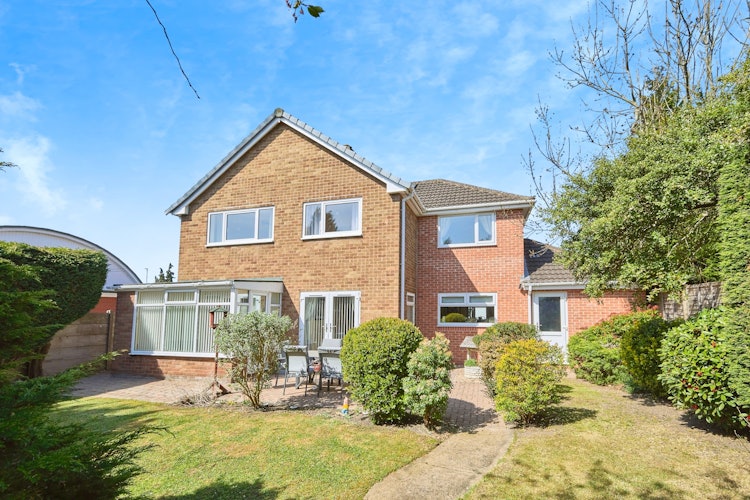 4 bedroom detached house