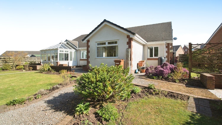 5 bedroom detached bungalow