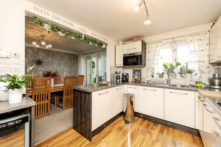 3 bedroom semi-detached house