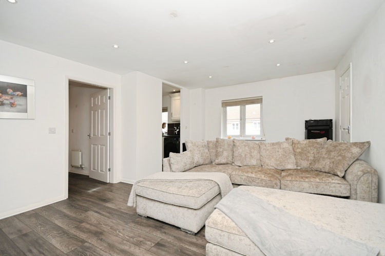 2 bedroom maisonette