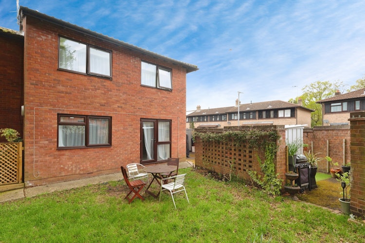 1 bedroom ground floor maisonette