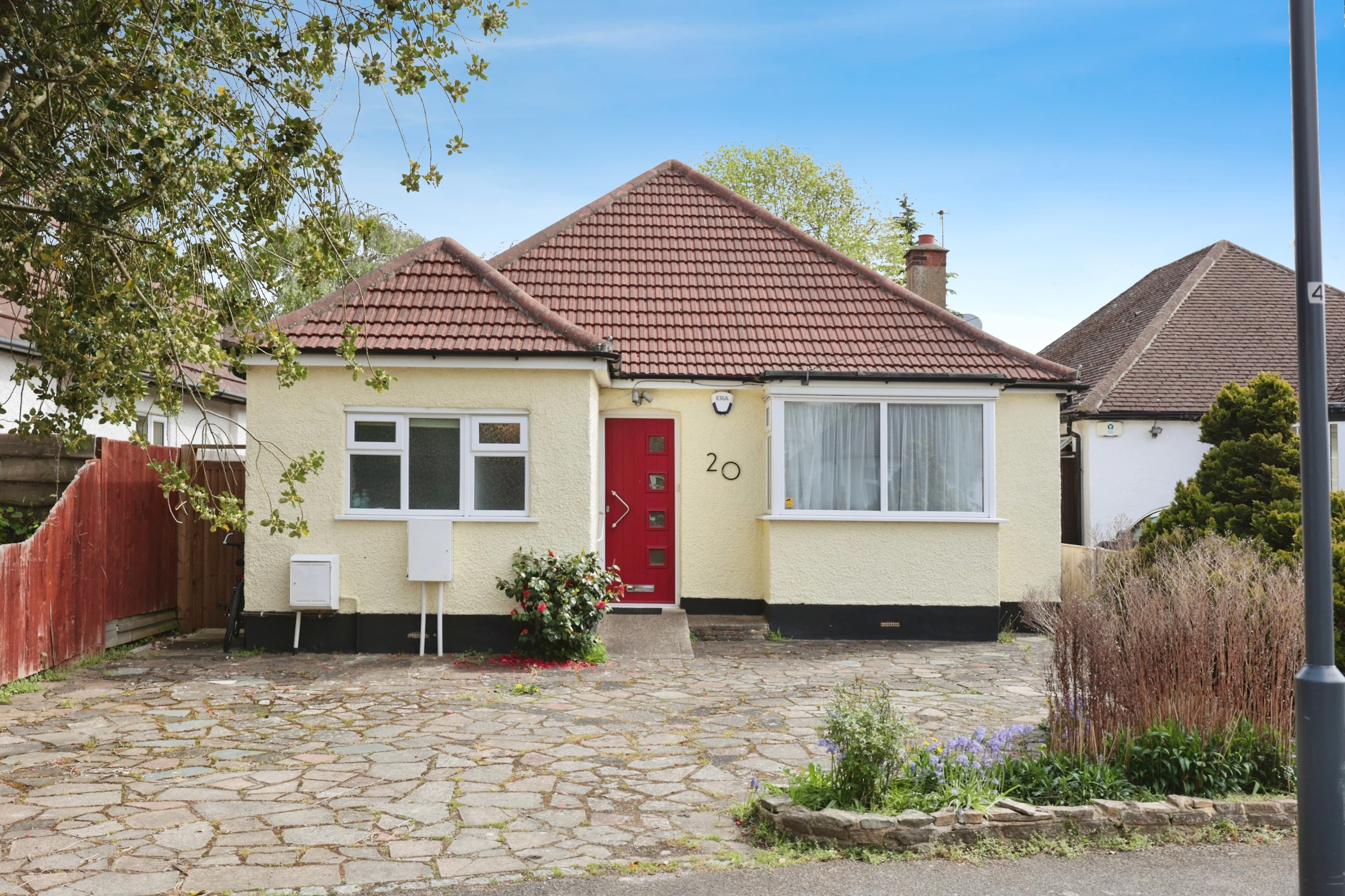 Downs Avenue, Pinner