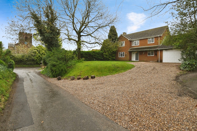 4 bedroom detached house