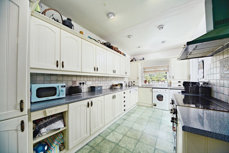 5 bedroom terraced house