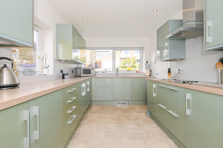 4 bedroom detached house
