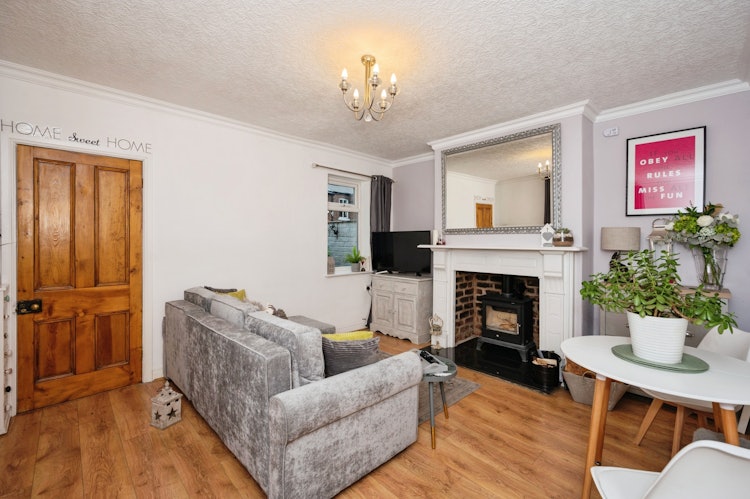 3 bedroom end of terrace house