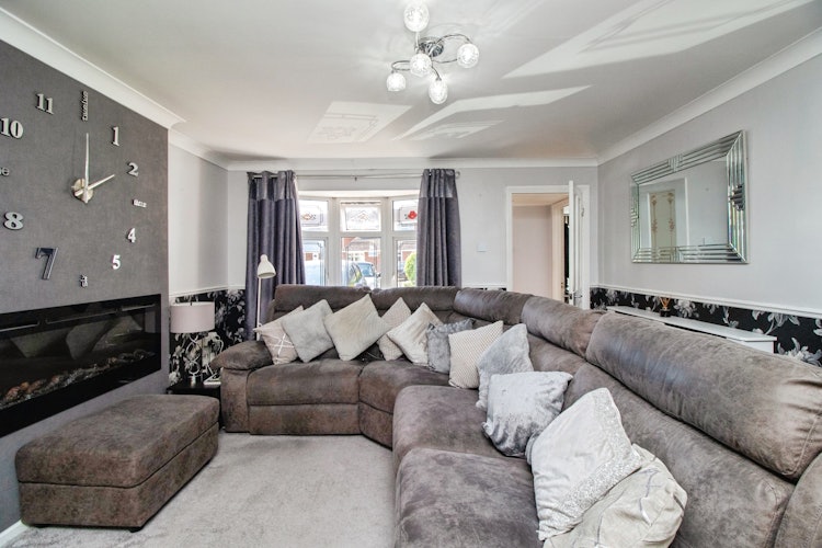 5 bedroom semi-detached house
