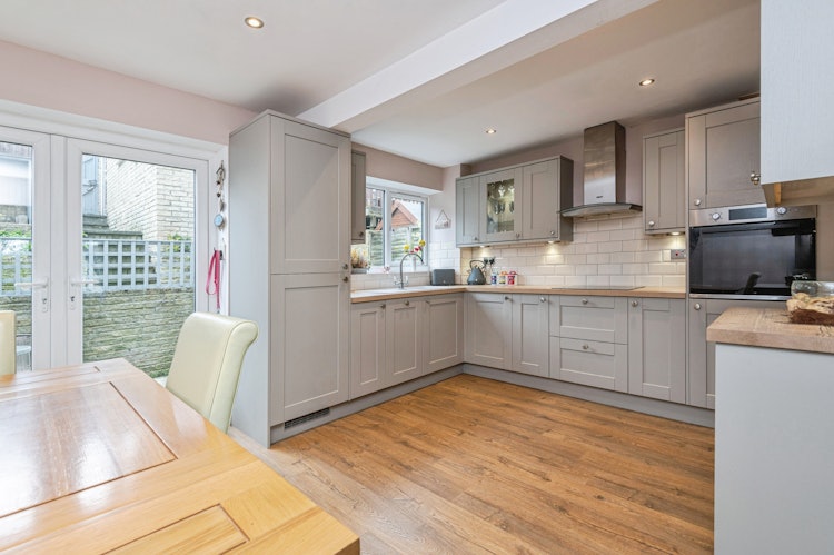 3 bedroom detached house