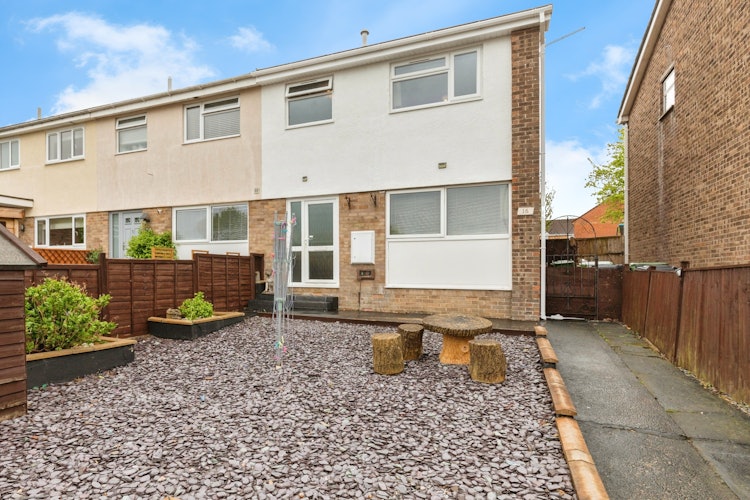 3 bedroom end of terrace house