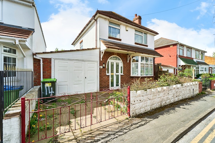 3 bedroom detached house