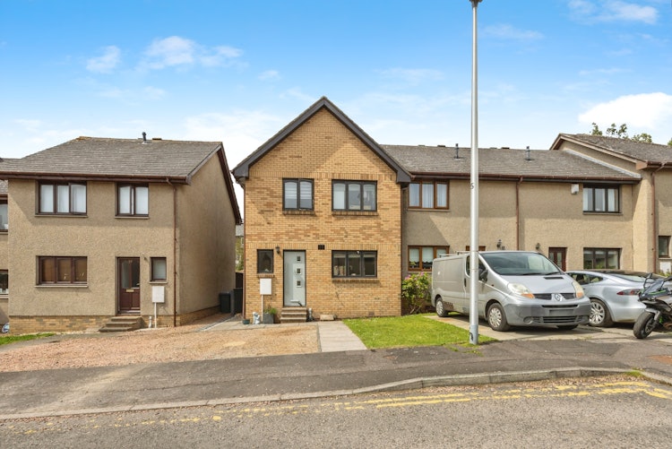 3 bedroom end of terrace house