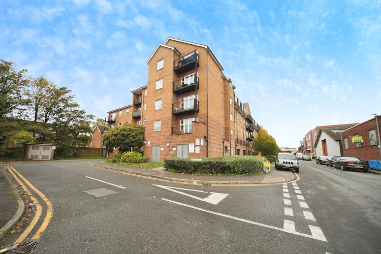 2 bedroom ground floor flat