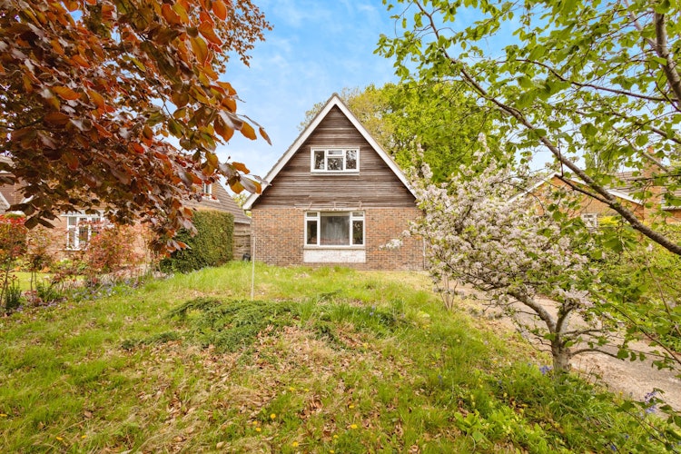 2 bedroom detached house