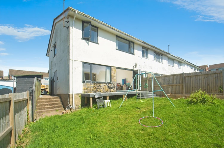 4 bedroom semi-detached house