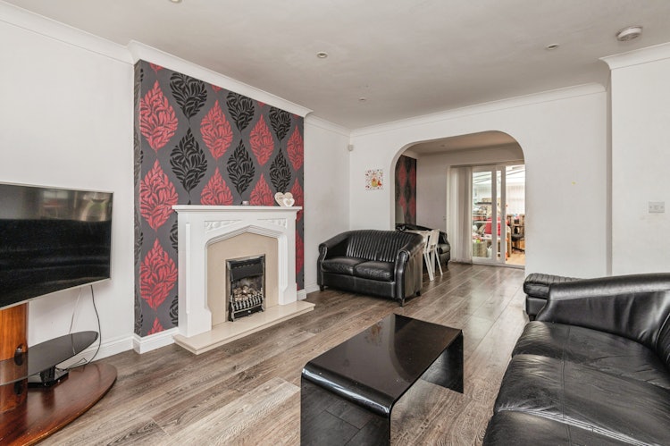 3 bedroom detached house