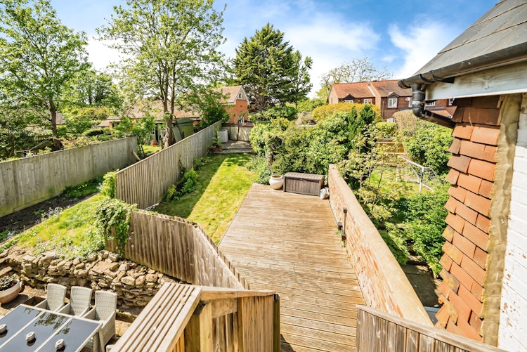2 bedroom maisonette