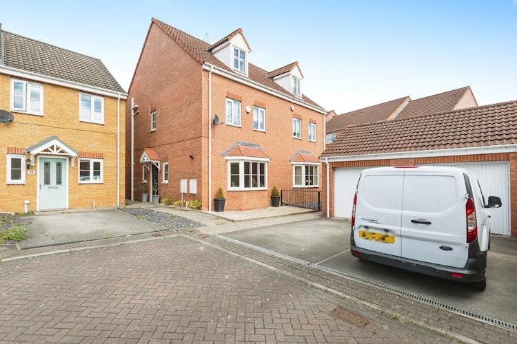 4 bedroom semi-detached house