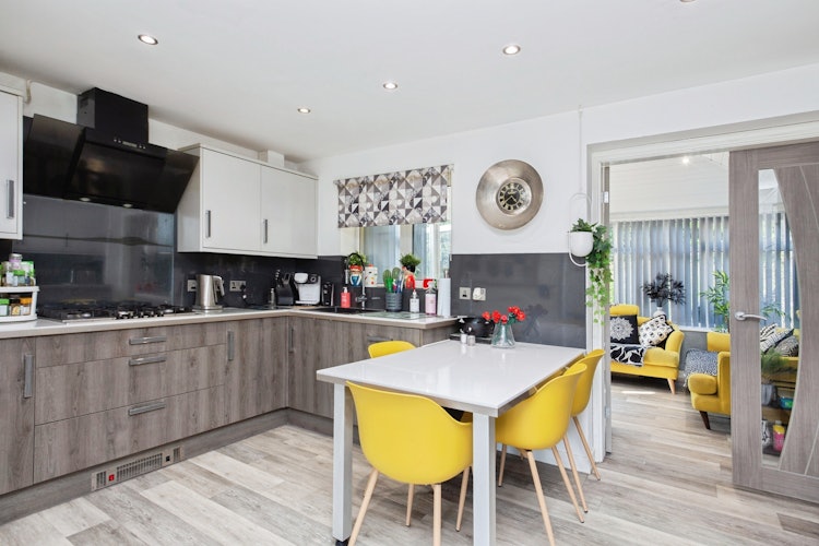 3 bedroom semi-detached house