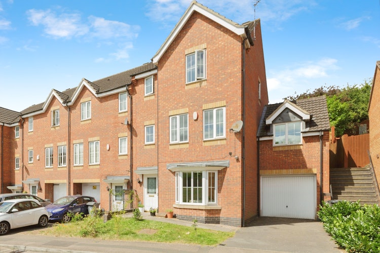 5 bedroom semi-detached house
