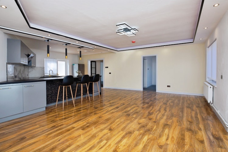 5 bedroom semi-detached house