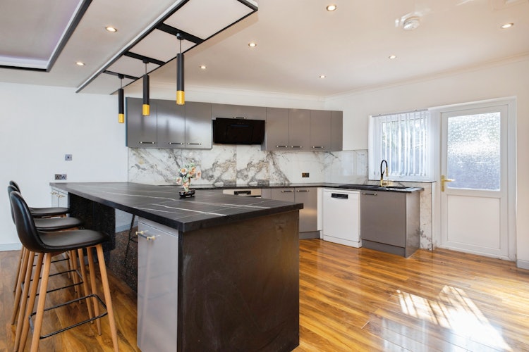 5 bedroom semi-detached house