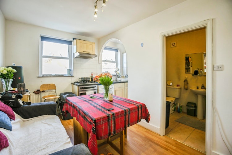 1 bedroom ground floor maisonette