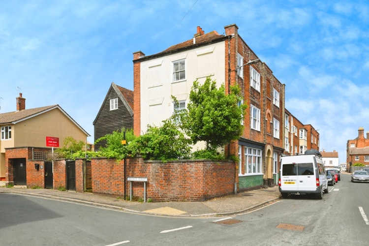 3 bedroom semi-detached house