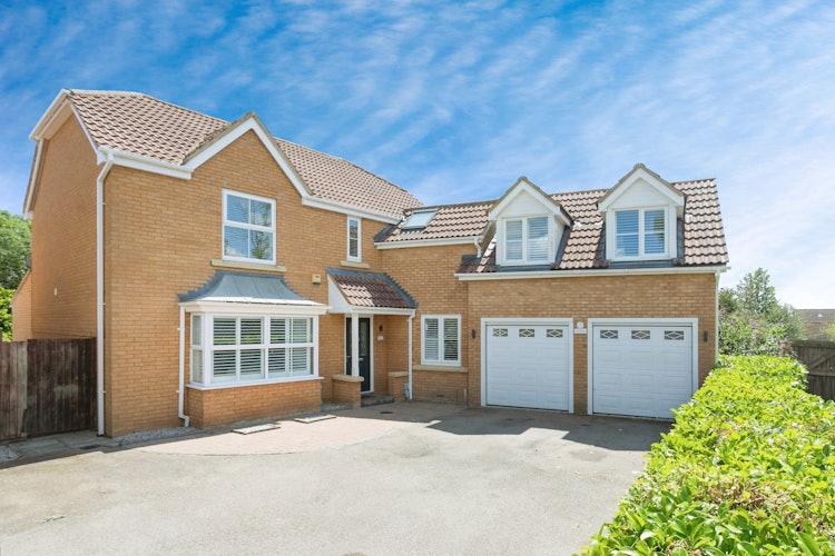 4 bedroom detached house