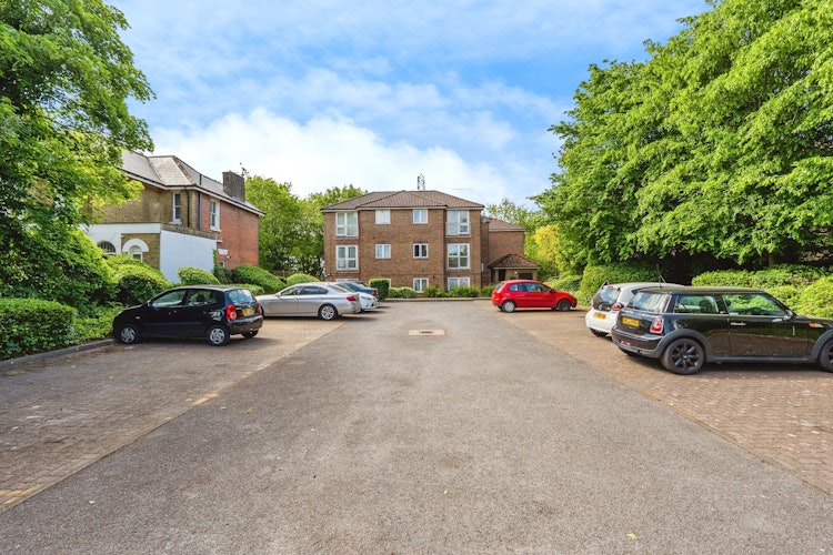 1 bedroom ground floor flat