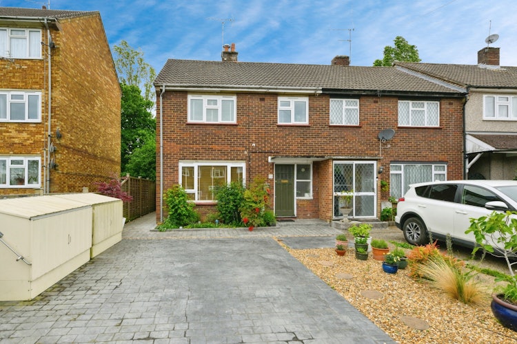 3 bedroom end of terrace house
